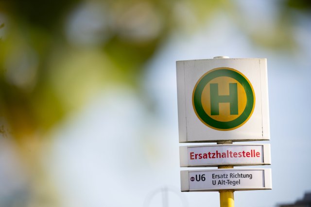 In Reinickendorf müssen die Fahrgäste der U6 auch weiterhin in den Ersatzverkehr mit Bussen umsteigen.